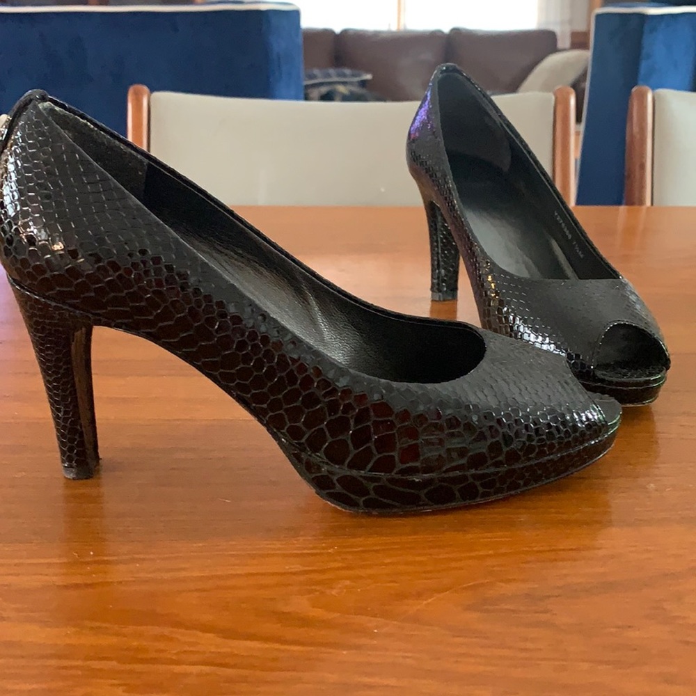 Stuart Weitzman Peep Toe Heels Size 7.5